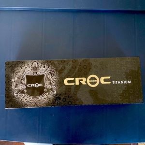 Croc titanium flat iron